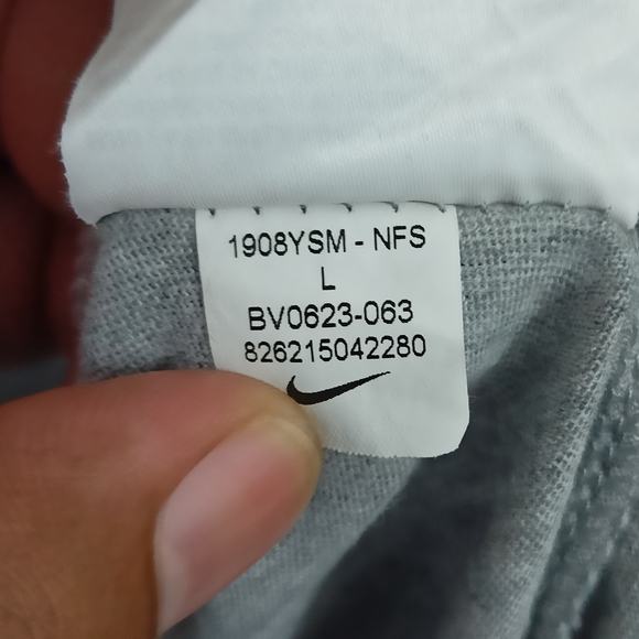 Nike Authentic grey graphic round neck tshirt for men's and women's - Picture 5 of 6